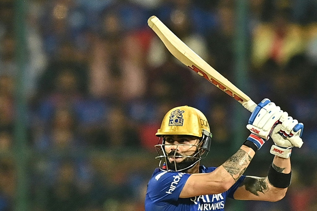 Du Plessis, Kohli help Bengaluru stay in IPL play-off race