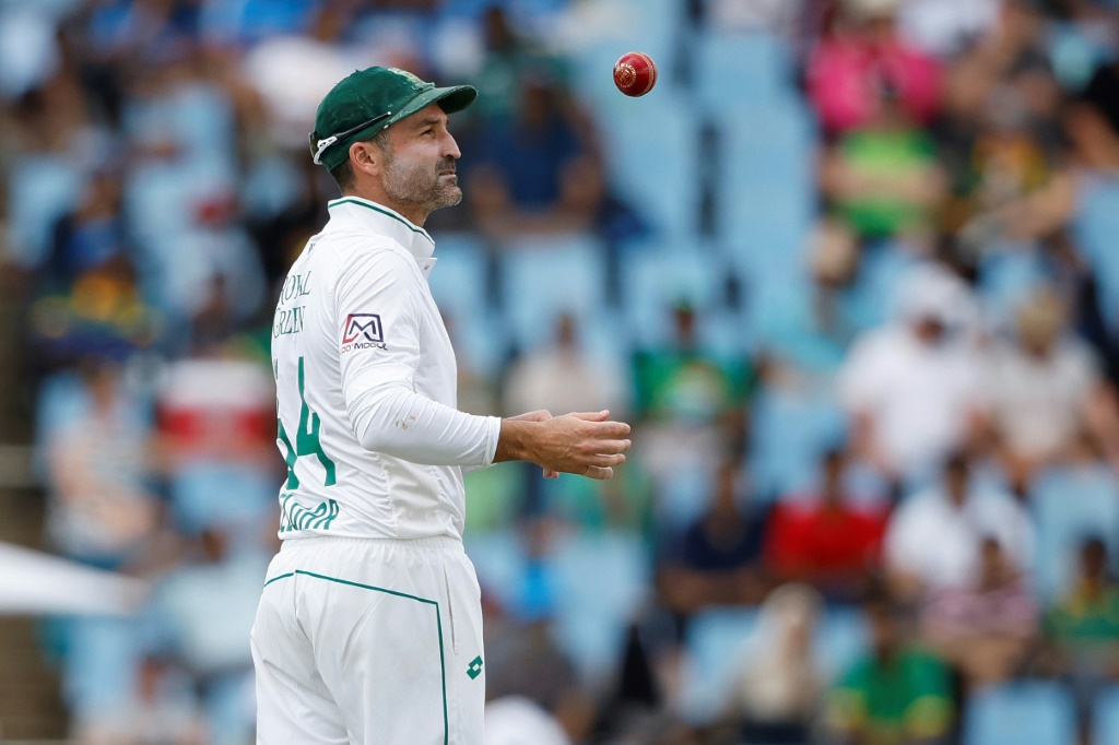 Elgar 'stabbed in the back' by Cricket South Africa